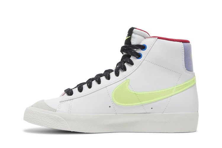 Кроссовки Nike Blazer Mid '77 GS 'White Volt Royal', белый — фото 4