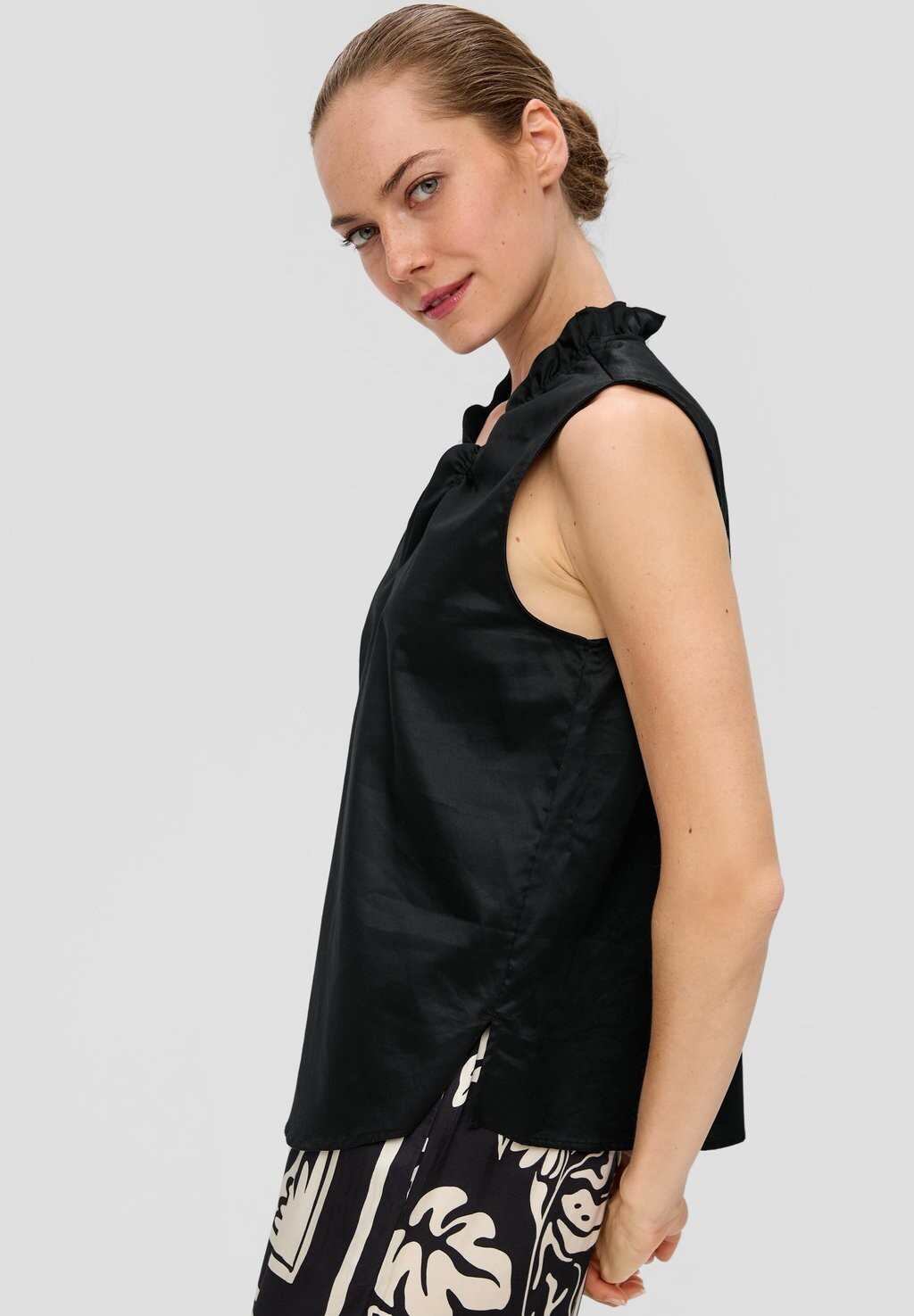 

Топ s.Oliver BLACK LABEL, черный