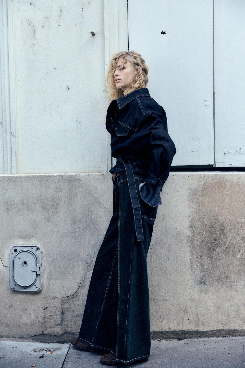 

Джинсы trf со средней талией и длиной ZARA, темно-синий