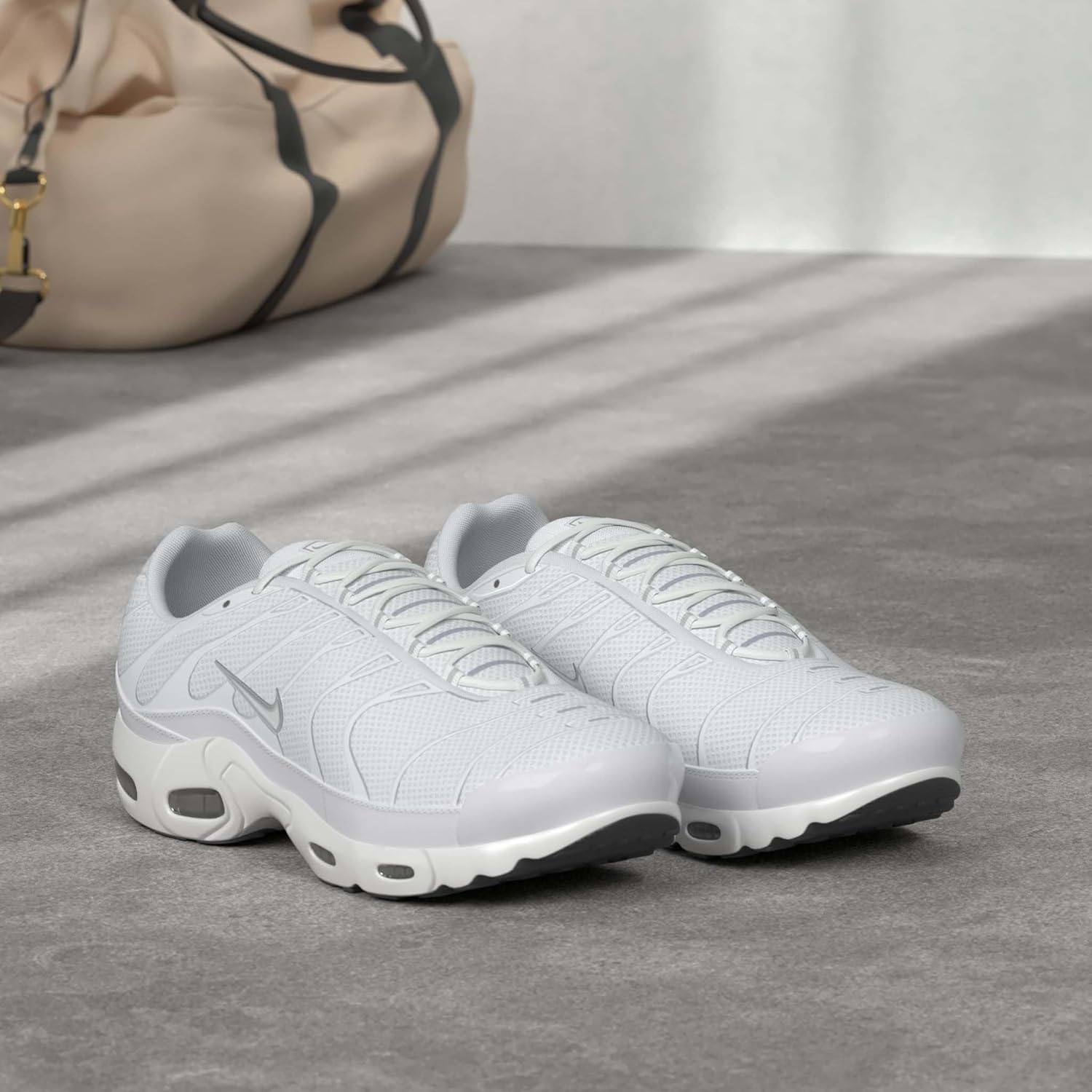 Кроссовки Nike Air Max Plus, мужские спортивные кроссовки, белый/черный/серый — фото 2
