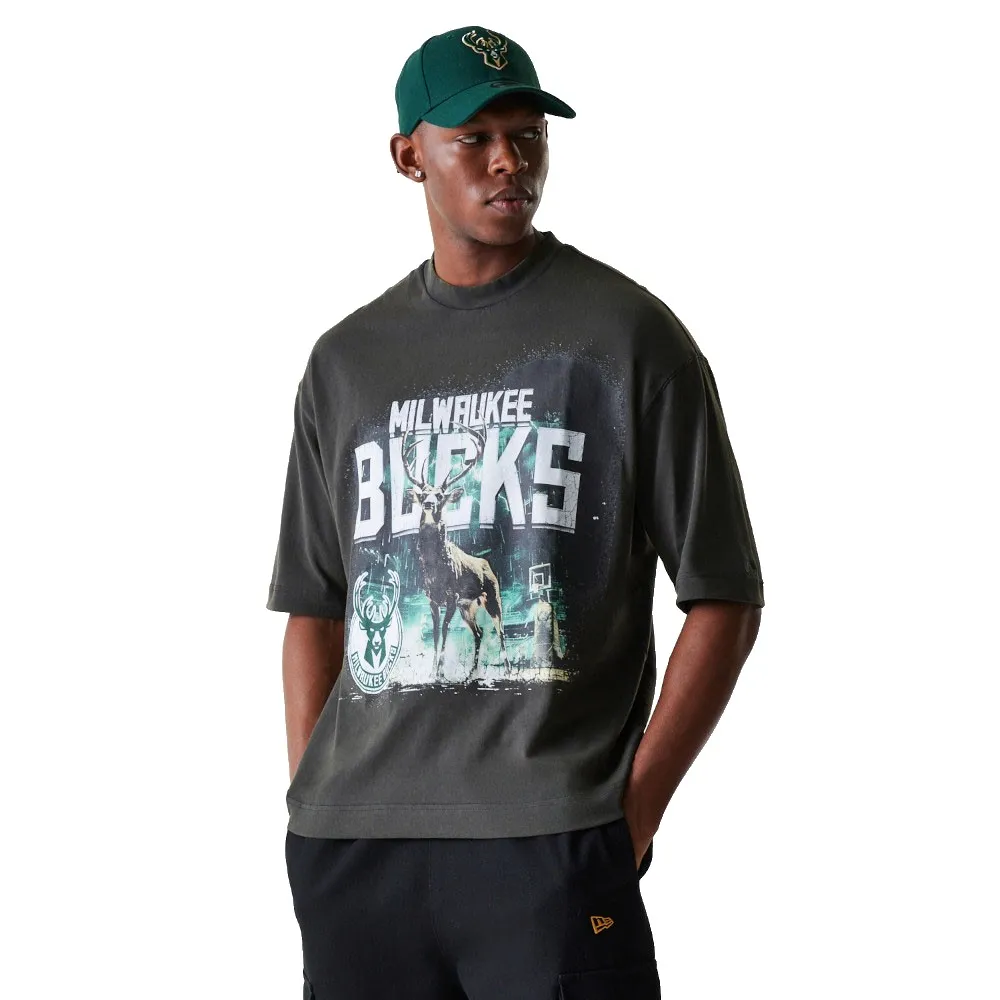 

Футболка New Era NBA Washed Graphic Milwaukee Bucks, серый