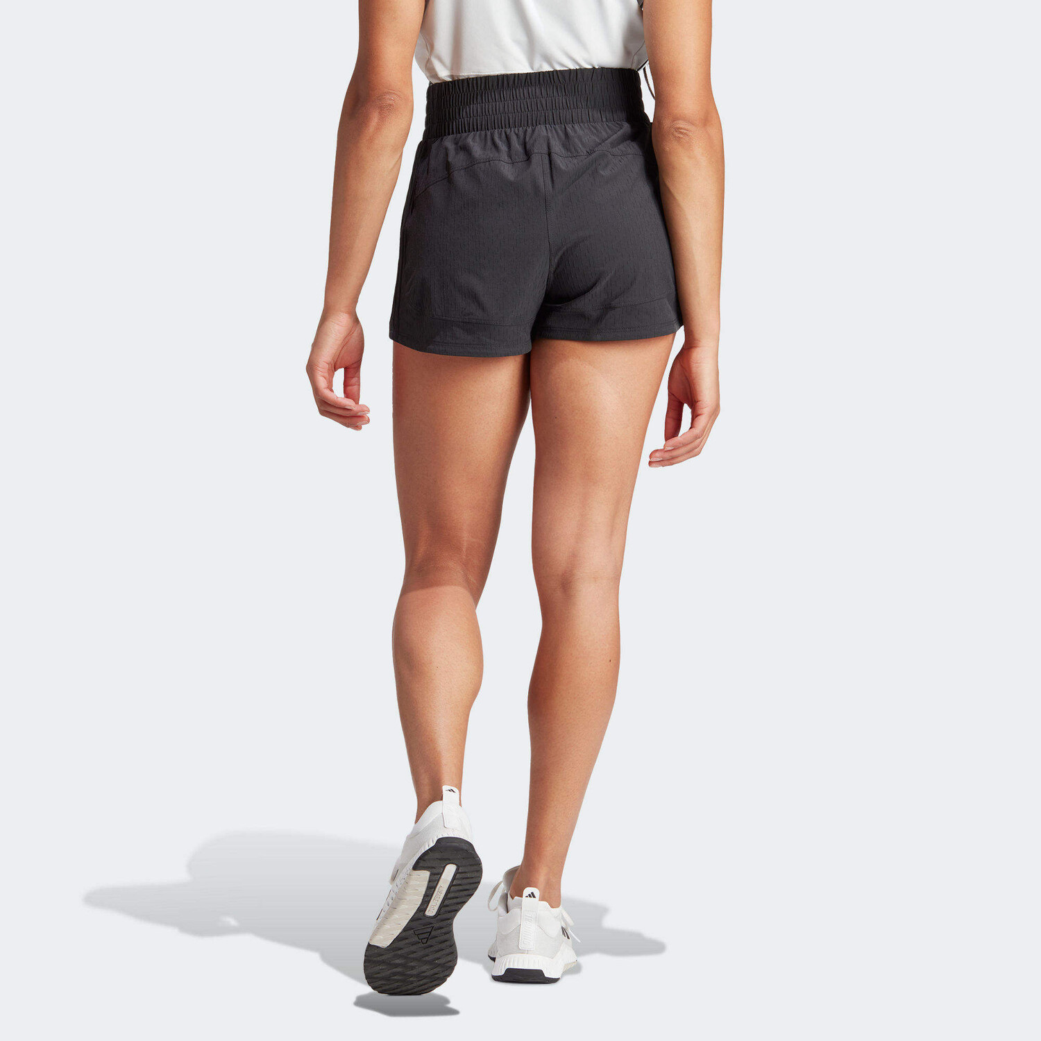 

Спортивные шорты женские черные Adidas