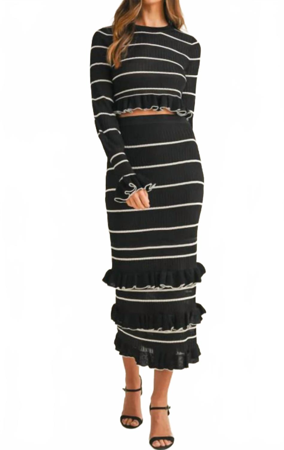 

Полосатый топ с рюшами и вязаная миди-юбка в черном цвете MABLE