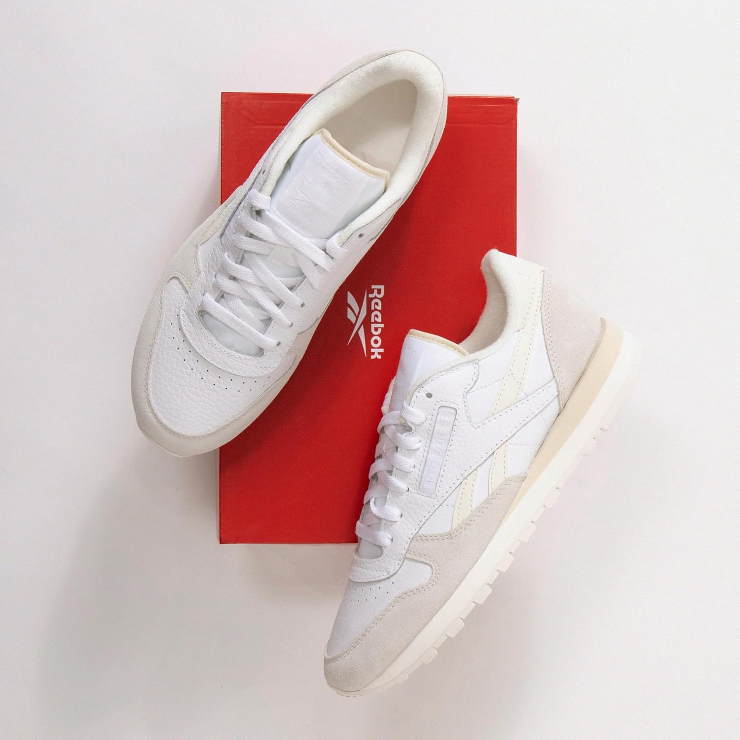 Классические кожаные кроссовки для взрослых, унисекс V1 Reebok, белый/серый/светло-серый — фото 2