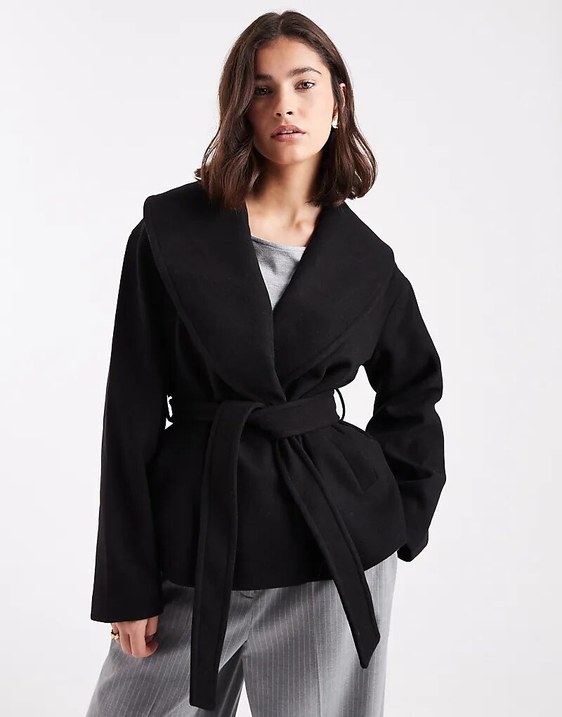 

Короткий деловой жакет Vero Moda с поясом черного цвета