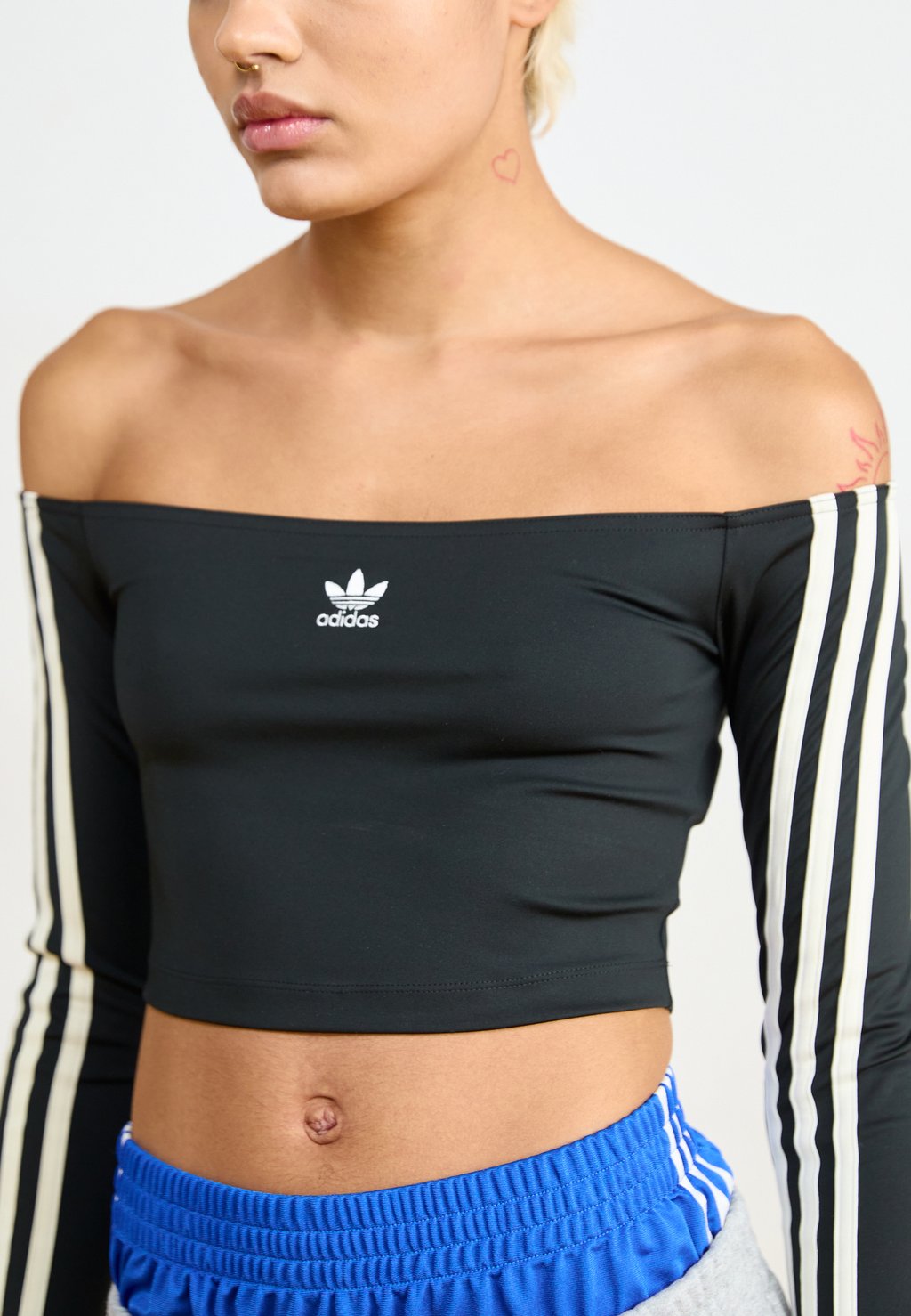 

Топ с длинными рукавами OFFSHOULDER adidas Originals, черный