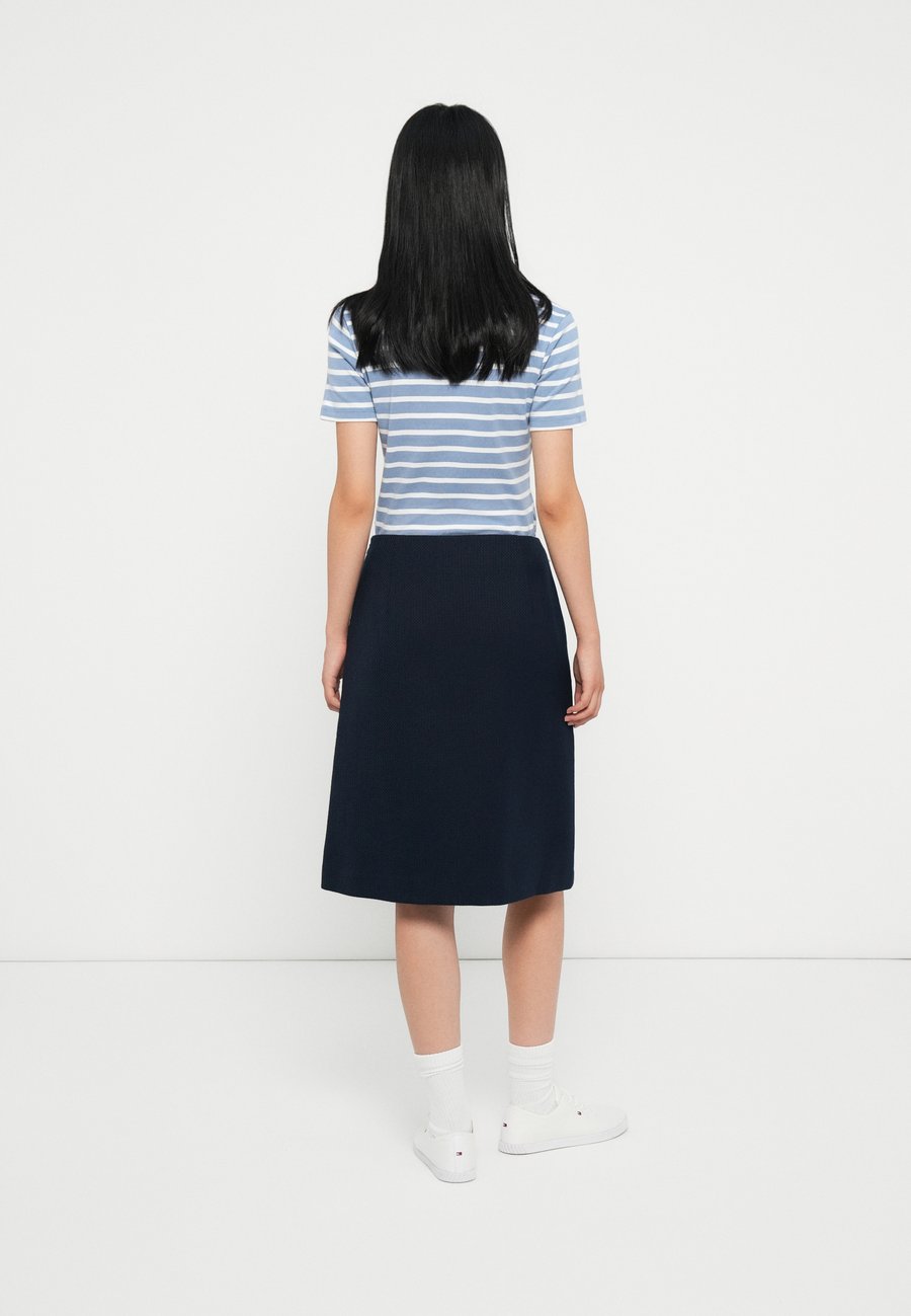 Юбка Tommy Hilfiger PREPPY TEXTURE KNEE SKIRT, Dark Night Navy/Dark Blue — фото 3
