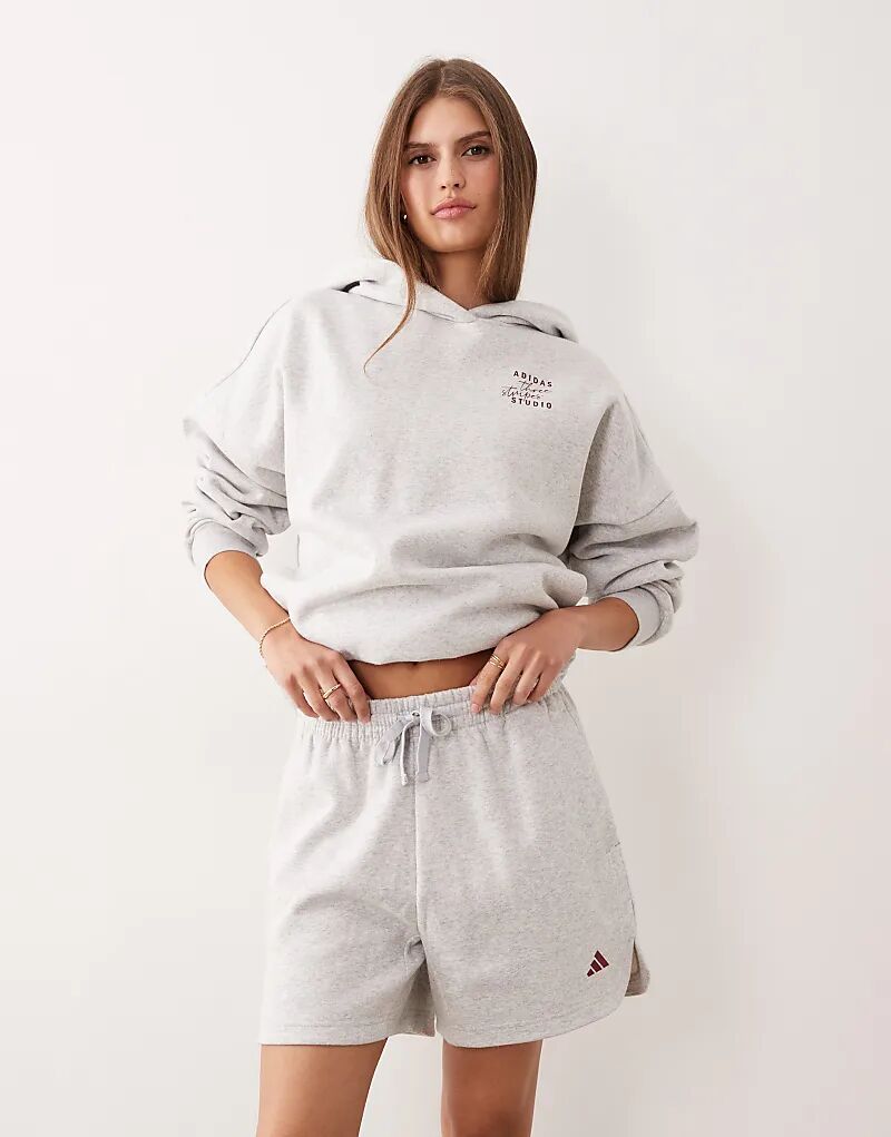 

Джерси-шорты Adidas Performance Three Stripes Studios серого цвета