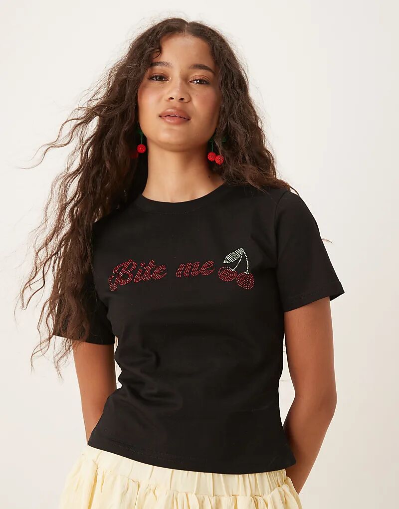 

Футболка с надписью «Bite Me Cherries» от Never Fully Dressed, черная