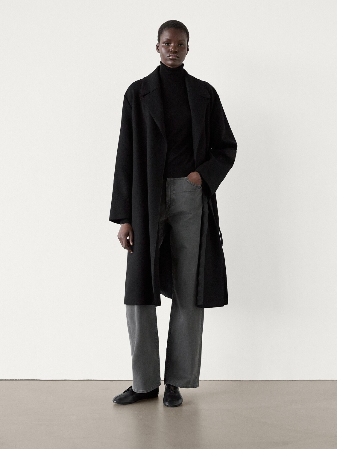 

Длинное пальто из 100% шерсти с поясом Massimo Dutti, черный