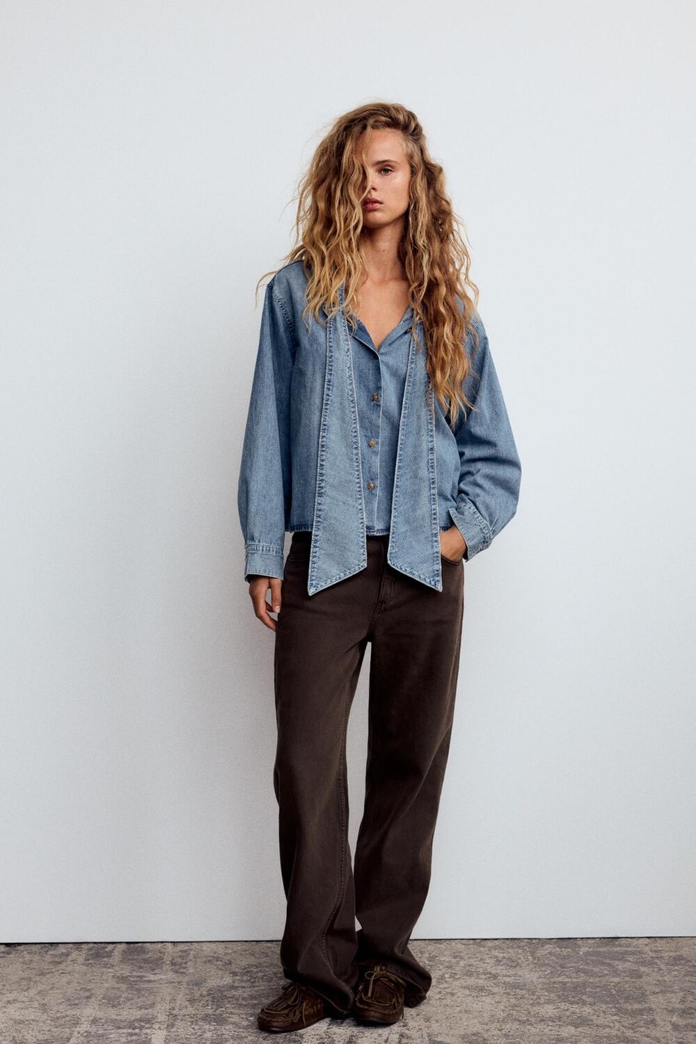 

Джинсовая рубашка с бантом ZARA, синий