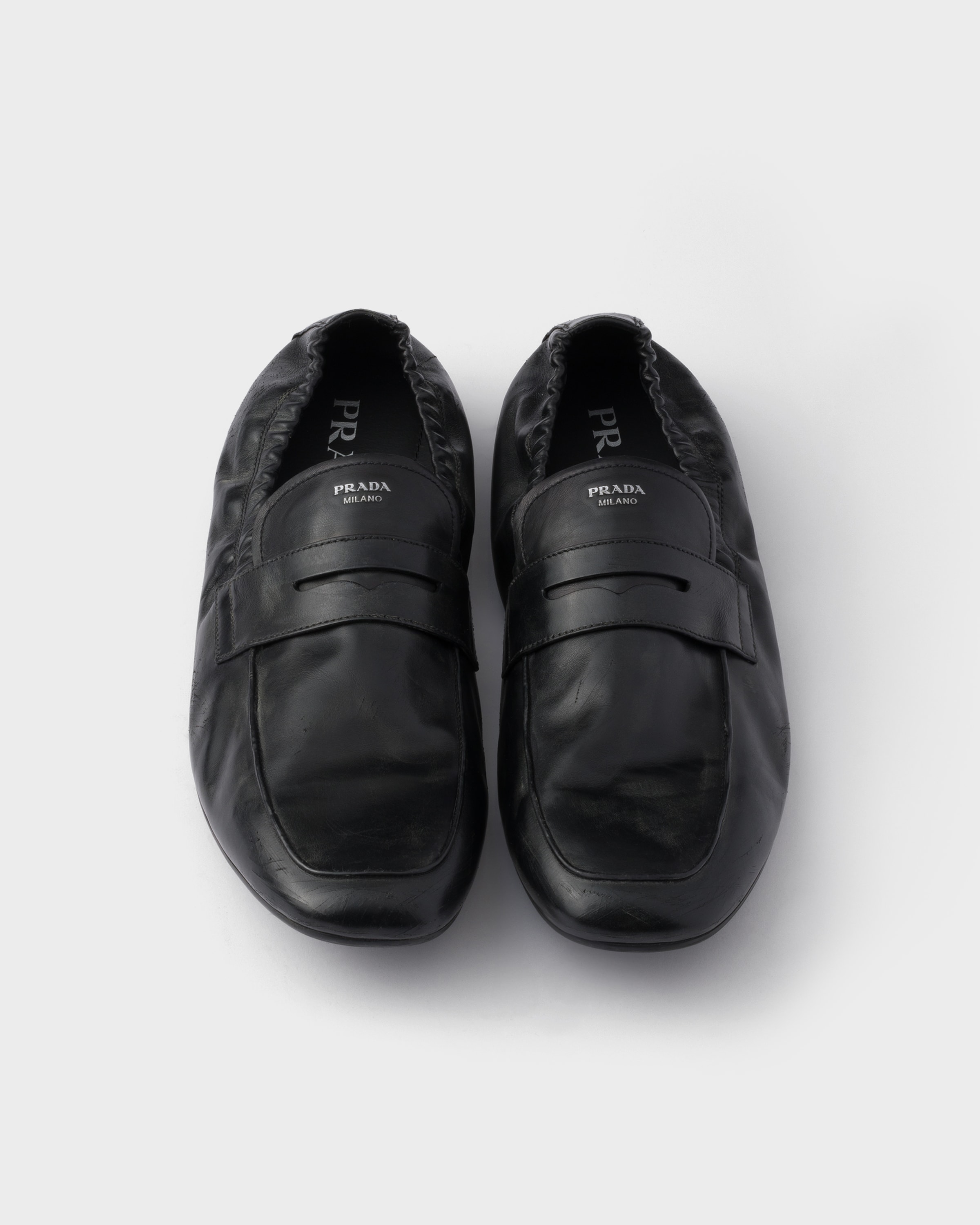 Лоферы Shuffle из состаренной кожи Prada, черный — фото 4
