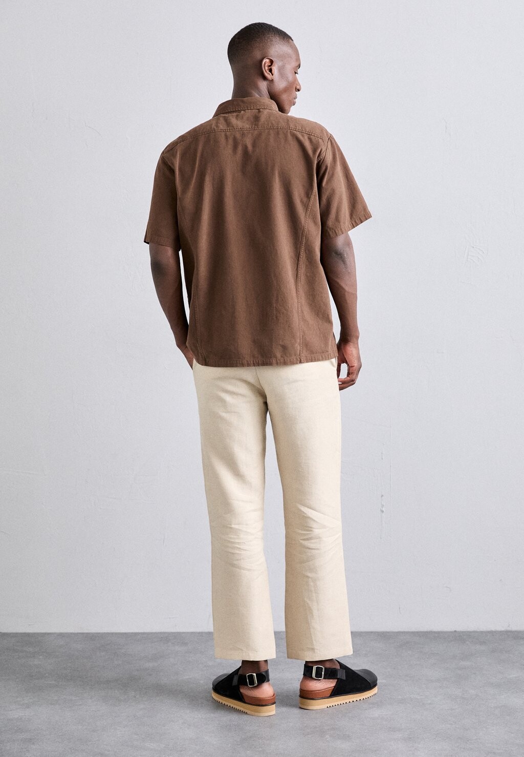 

Брюки LINEN TROUSERS WITH DRAWSTRING Essential Collective, цвет Sand
