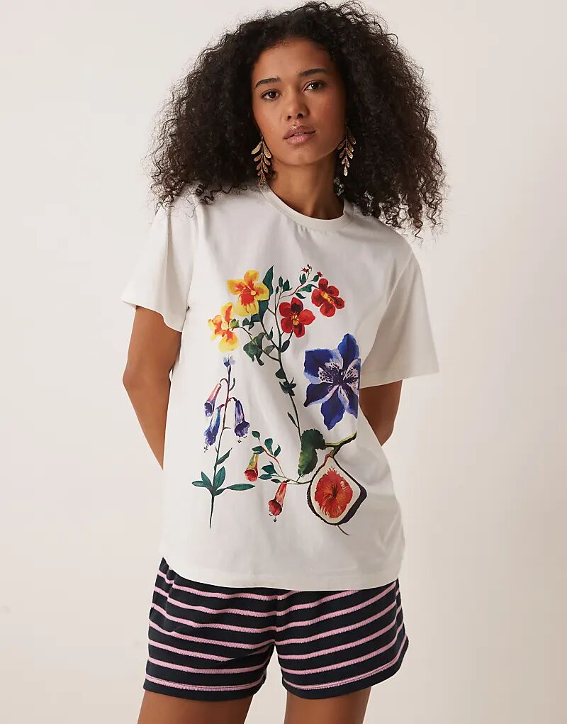 

Футболка ASOS DESIGN классического кроя с цветочным рисунком в виде инжира кремового цвета