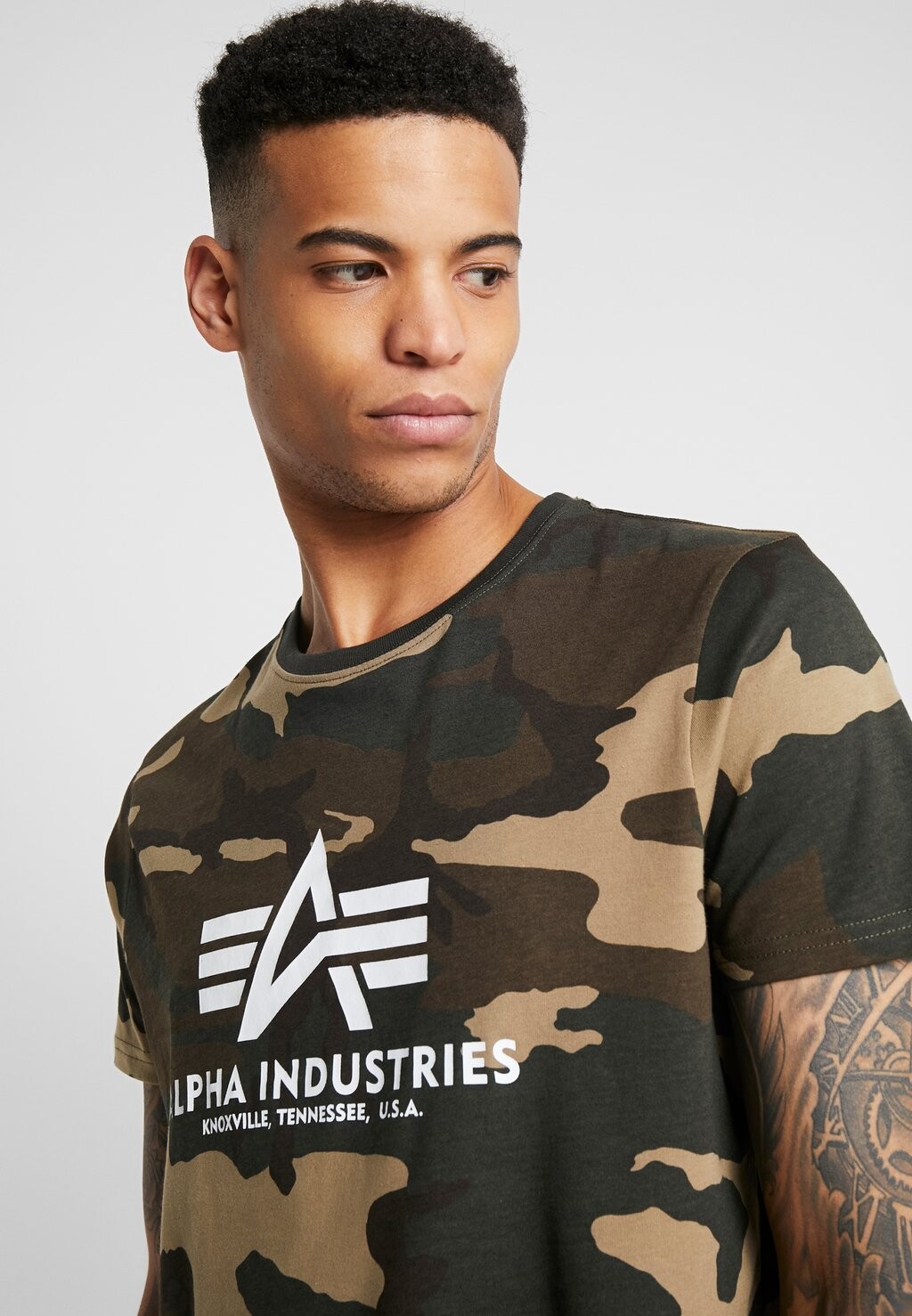 

Футболка с принтом T Camo Alpha Industries, пестрый зеленый