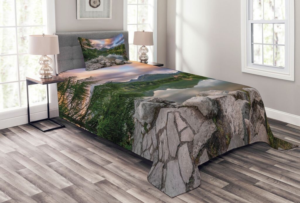 

Комплект покрывала ABAKUHAUS Natural, «Озеро через лесную гору», комплект с моющимися наволочками, для односпальных кроватей 170 x 220 см, разноцветный