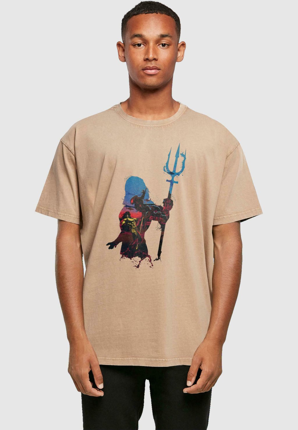 

Футболка с принтом BATTLE SILHOUETTE ACID WASHED OVERSIZE TEE ABSOLUTE CULT, бежевый