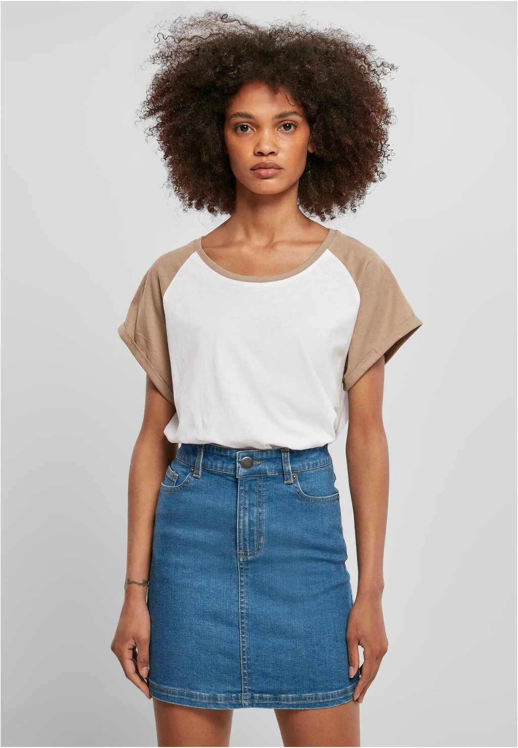 

Футболка с принтом Contrast Raglan Urban Classics, серо-коричневый цвет белый