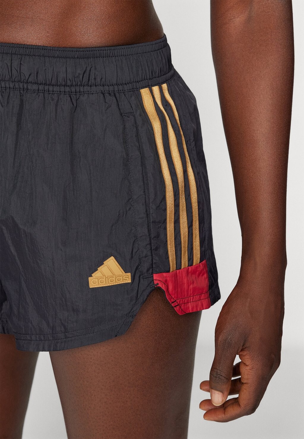 

Спортивные шорты Tiro Cut Stripes Summer Shorts adidas Sportswear, черный/красный/коричневый