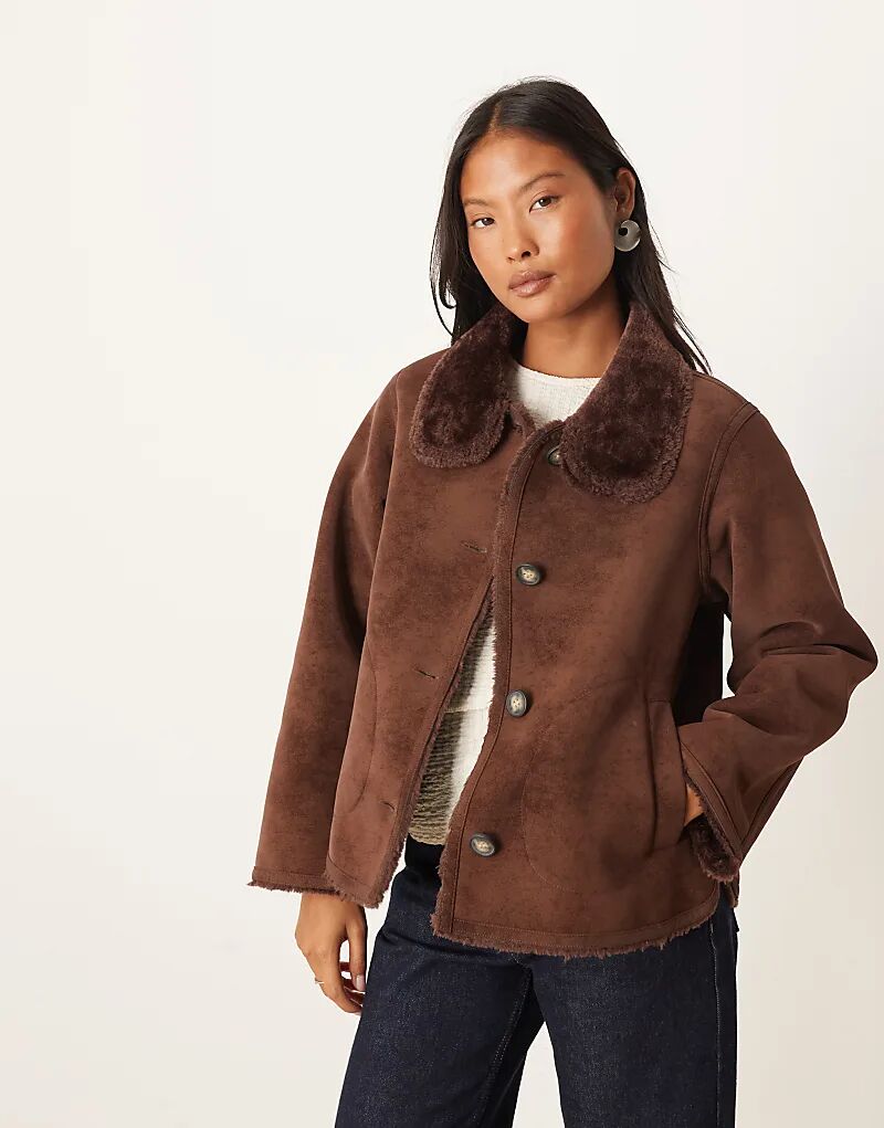 

Куртка ASOS DESIGN Petite из искусственной замши с воротником-стойкой шоколадного цвета