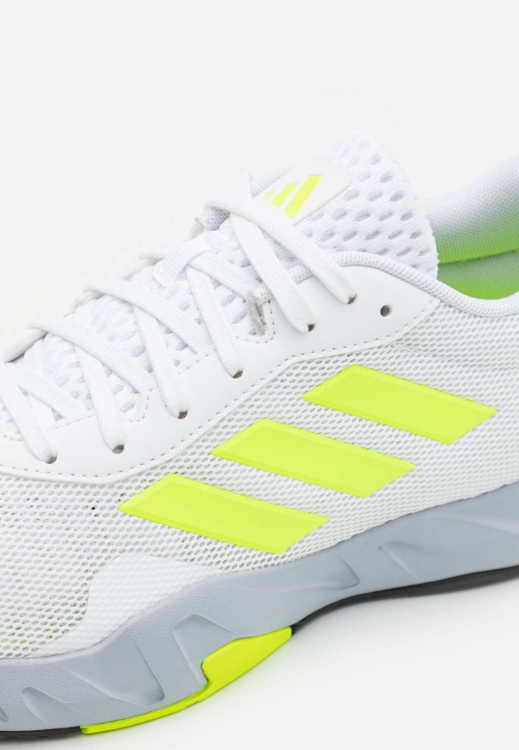 

Тренировочная обувь AMPLIMOVE TRAINER adidas, белый
