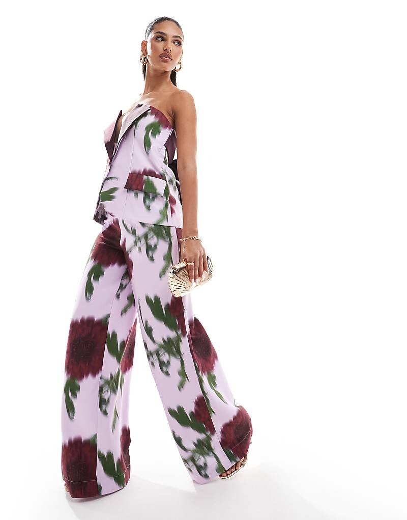 

ASOS Luxe — широкие костюмные брюки с размытым цветочным принтом, часть комплекта