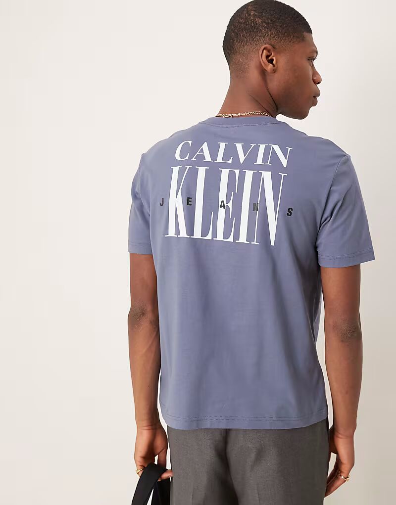 

Футболка с принтом логотипа Calvin Klein Jeans на спине серого цвета