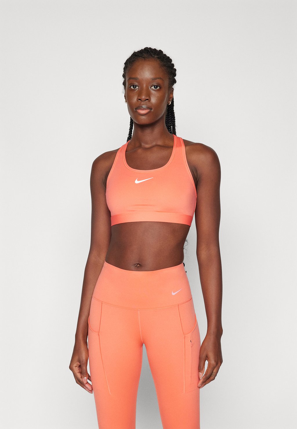 

Спортивный бюстгальтер средней поддержки BRA Nike Performance, коралловый