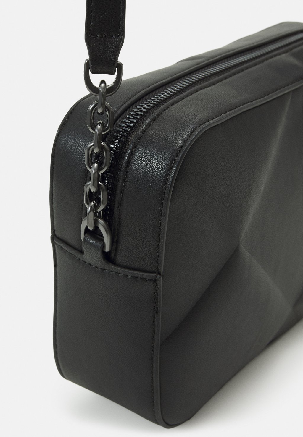 

Сумка через плечо RE LOCK QUILT CAMERA BAG Calvin Klein, черный