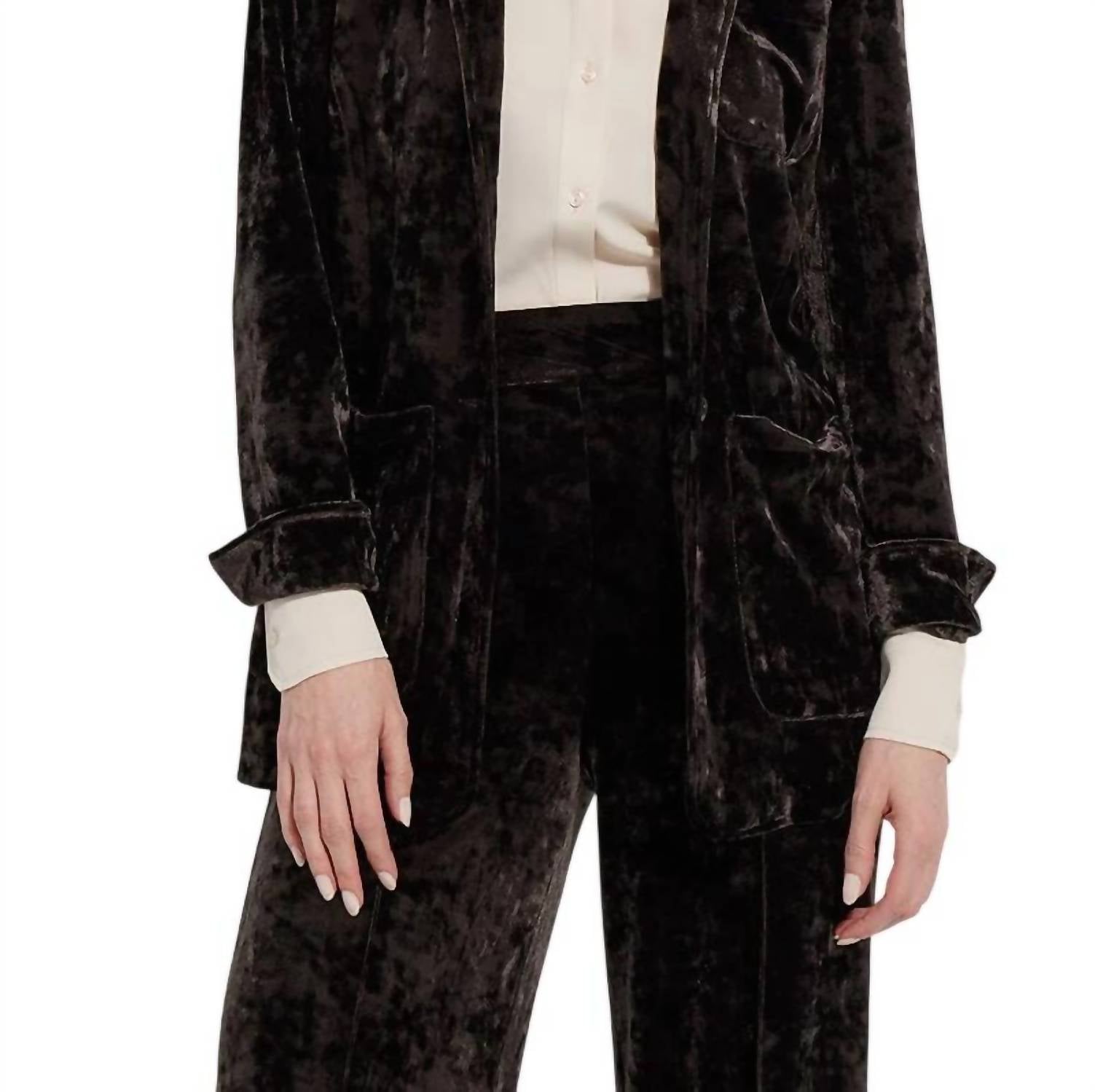 

Костюмный блейзер Shay Crushed Velvet в цвете Double Espresso Lysse