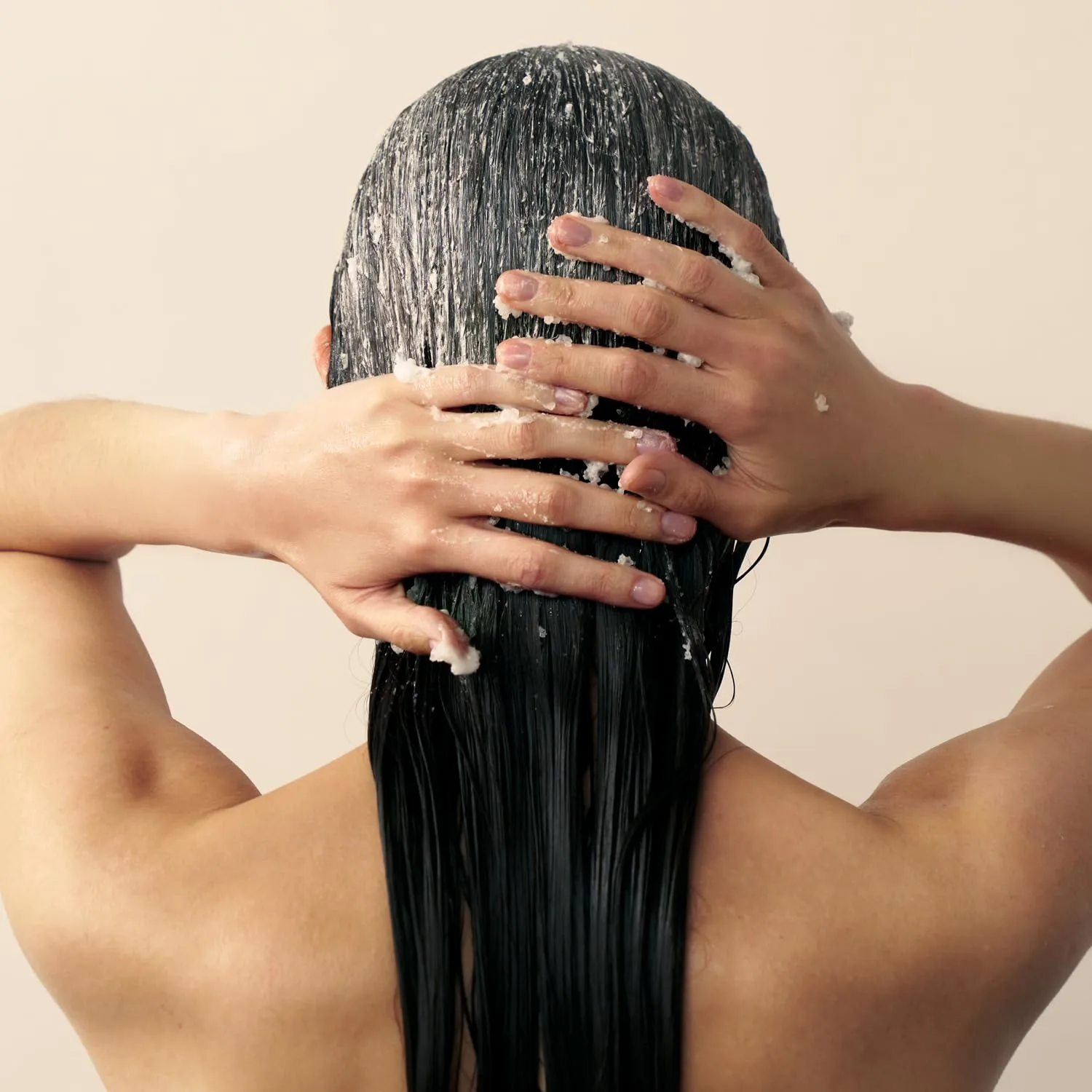 Christophe Robin Purifying Scalp Scrub with Sea Salt - глубоко очищающий детокс-скраб для жирных корней и чувствительной кожи головы 248 мл (2 шт.) — фото 4