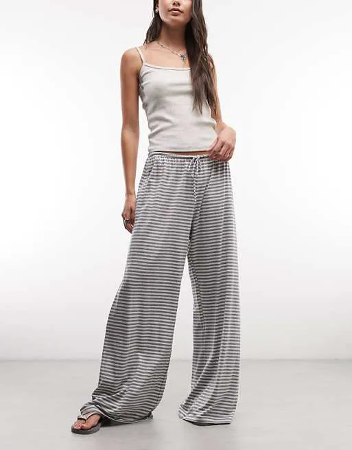 

Широкие драпированные брюки Weekday в серую меланжевую полоску