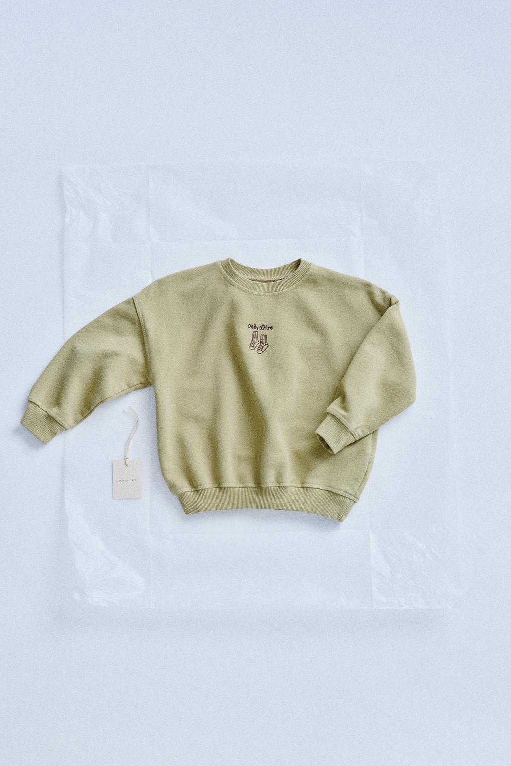 

Толстовка с вышитыми деталями ZARA, зеленый