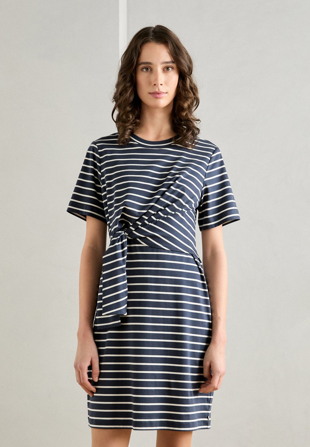 

Платье из джерси KNOTTED DRESS Scotch & Soda, темно-синий