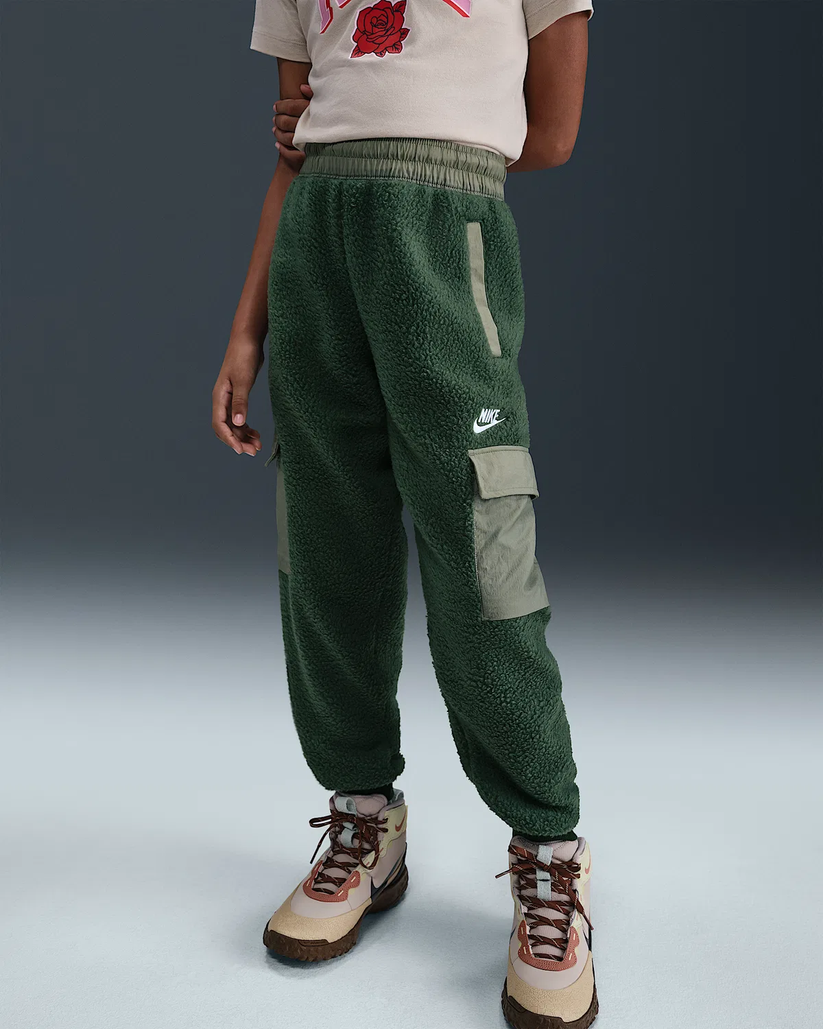 Детские карго-штаны Nike Sportswear Club Fleece, Fir/Light Army/White — фото 3