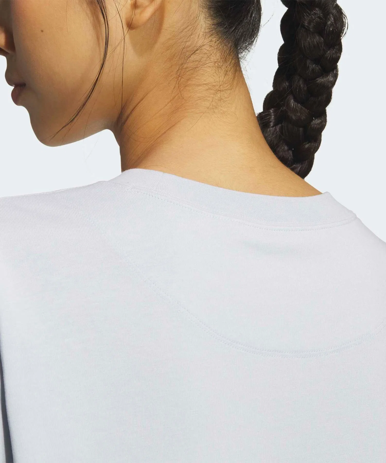 Женская футболка Adidas Essentials с логотипом свободного кроя тёмно-синяя — фото 4