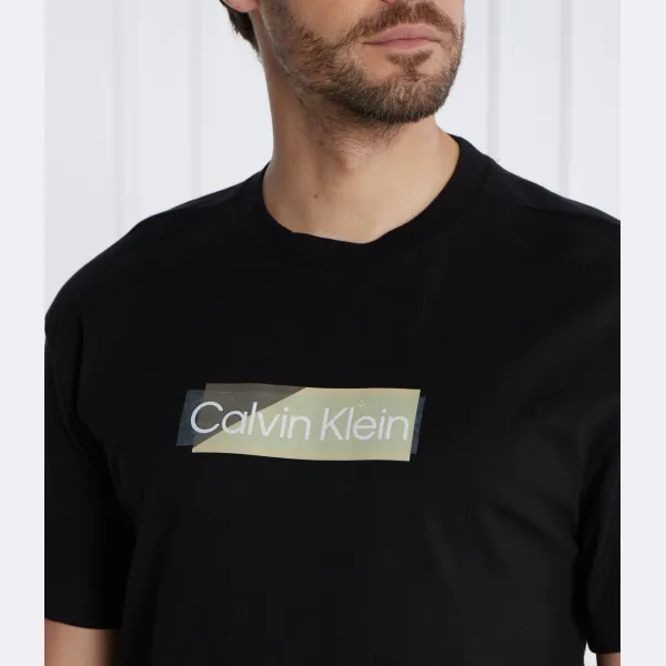 Многослойная футболка классического кроя с гелевым логотипом Calvin Klein, черный — фото 4
