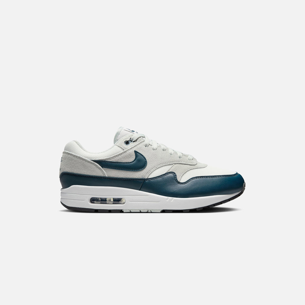 

Кроссовки Nike Air Max 1 ESS, цвет Summit White/Armory Navy/Light Silver