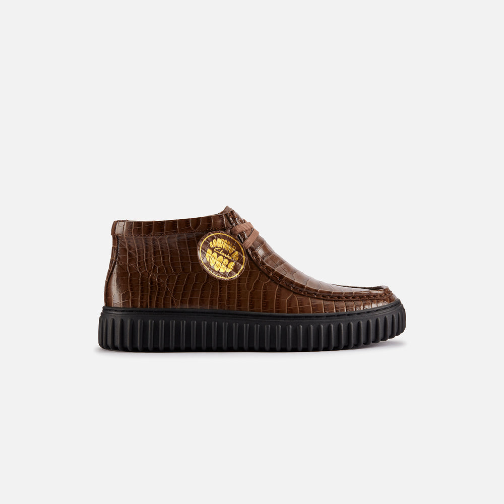 

Кроссовки Clarks x Martine Rose Torhill Hi, цвет Brown Crocodile Leather