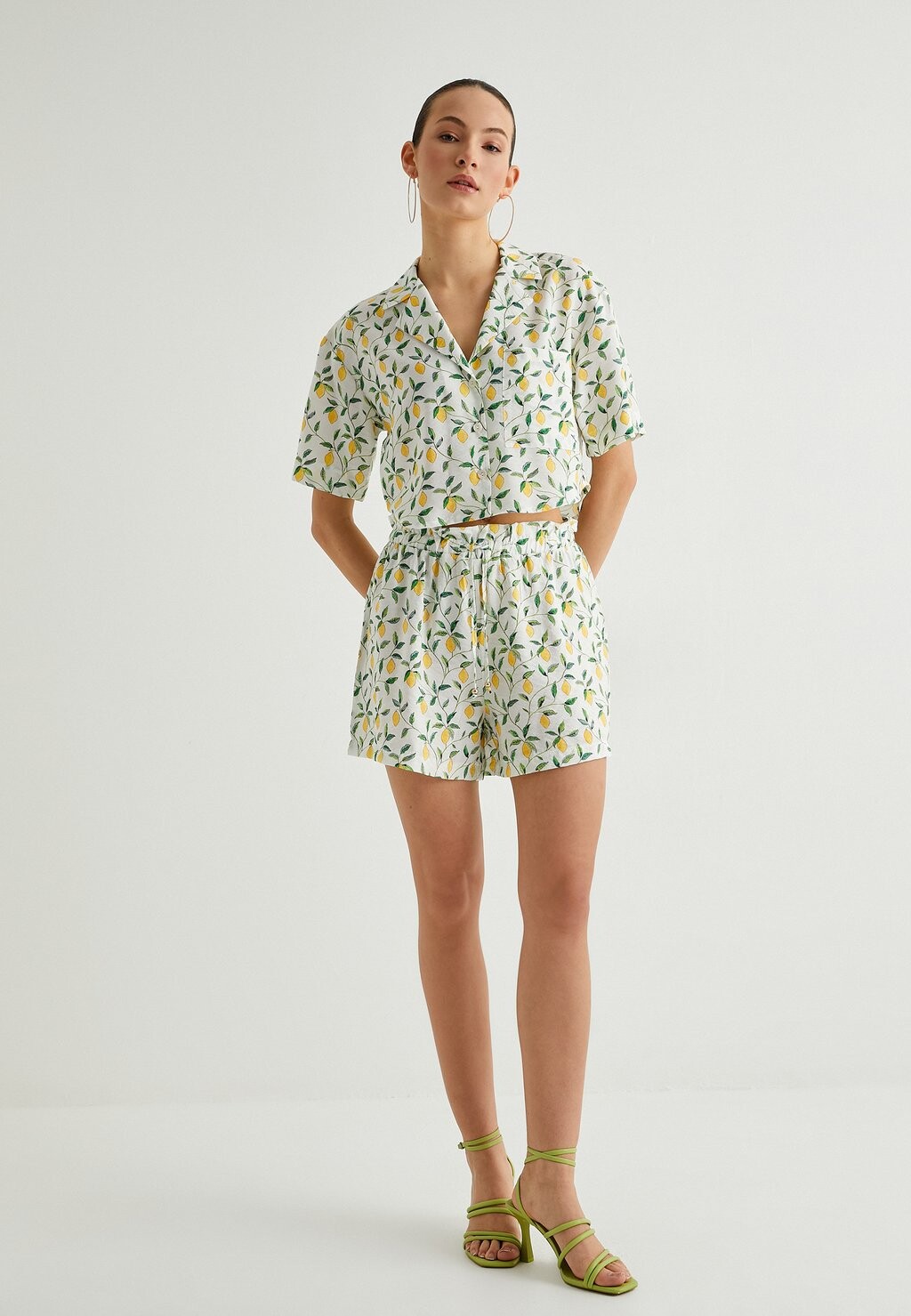 

Шорты PATTERNED Koton, желтый