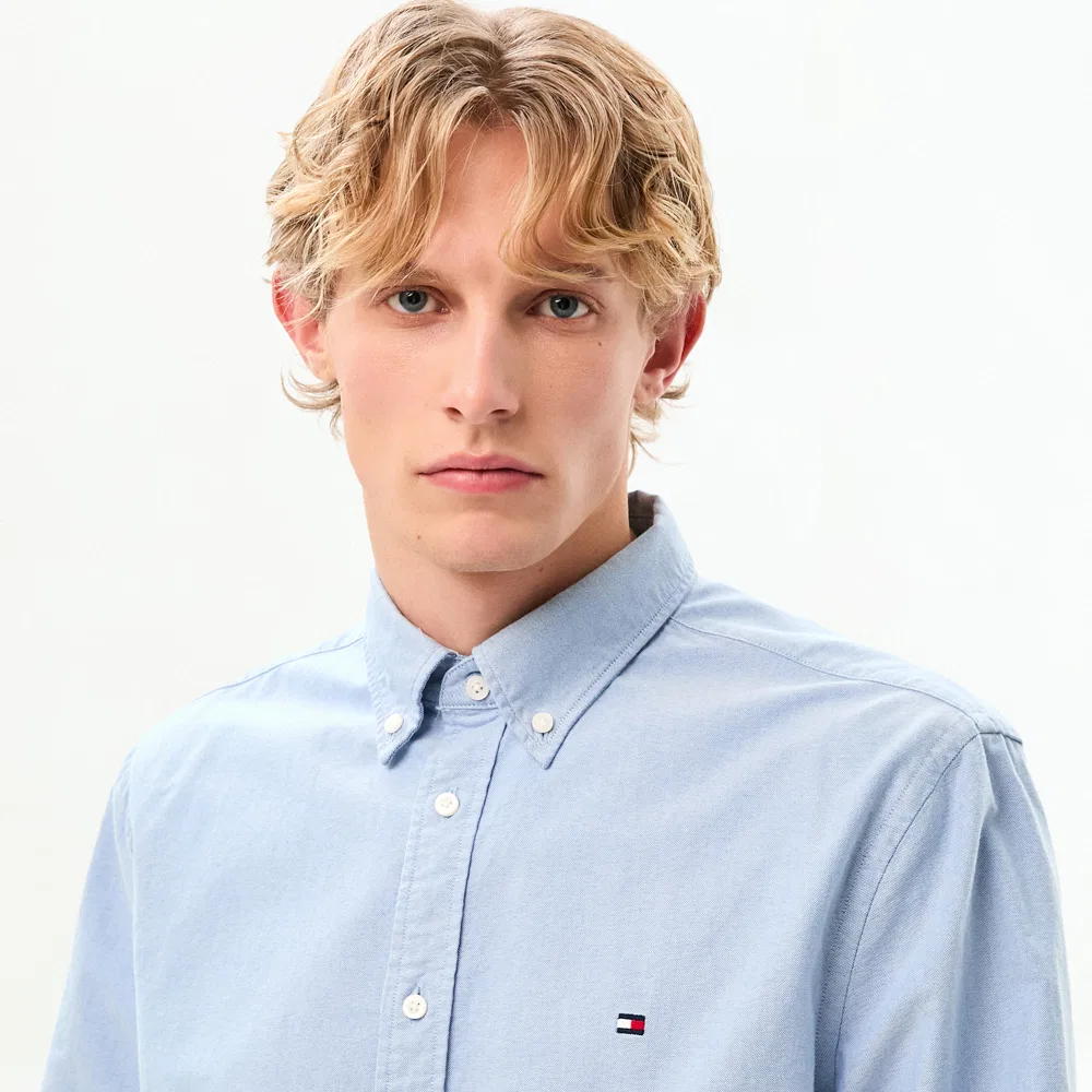 Мужская оксфордская рубашка Heritage Regular Fit небесно-голубая от Tommy Hilfiger — фото 4