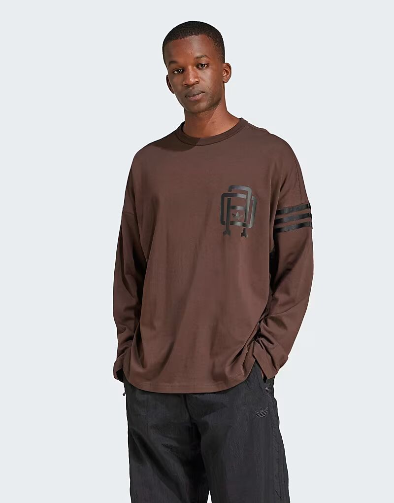 

Футболка Adidas Originals Adidas Originals темно-коричневого цвета