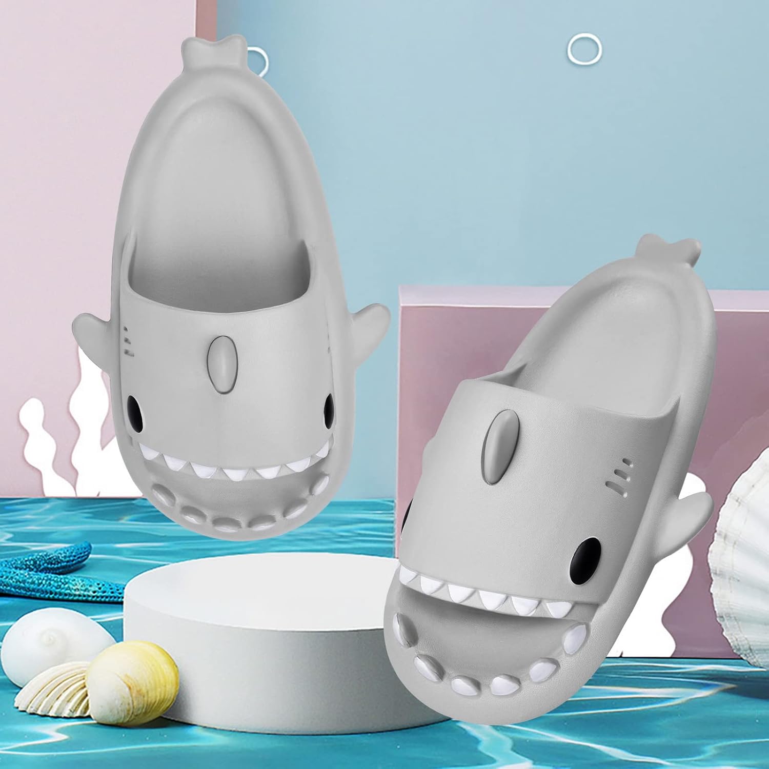 Шлепанцы MoneRffi Shark для женщин и мужчин, Cloud Shark, оригинальные открытые сандалии, милые тапочки в виде акулы, нескользящие для пляжа, бассейна и душа, серый — фото 2