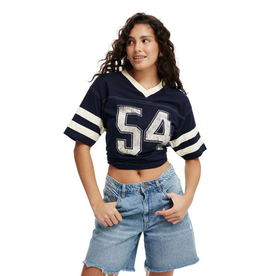 

Женская футболка с V-образным вырезом и свободным кроем с графическим принтом COTTON ON, Winter night/ 54