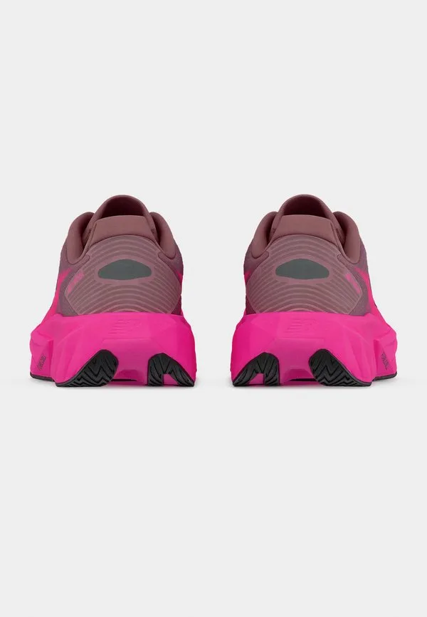 Кроссовки для бега по шоссе fuelcell rebel v5 New Balance, Pink Heat — фото 4
