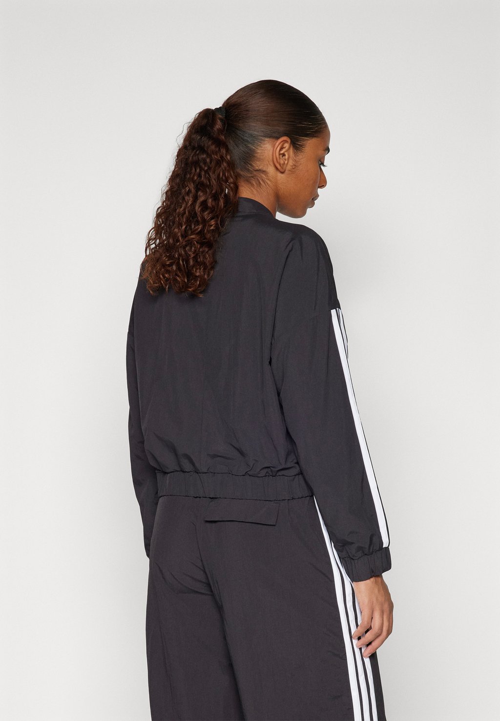 Тренировочная куртка BOMBER adidas Sportswear, черный — фото 3