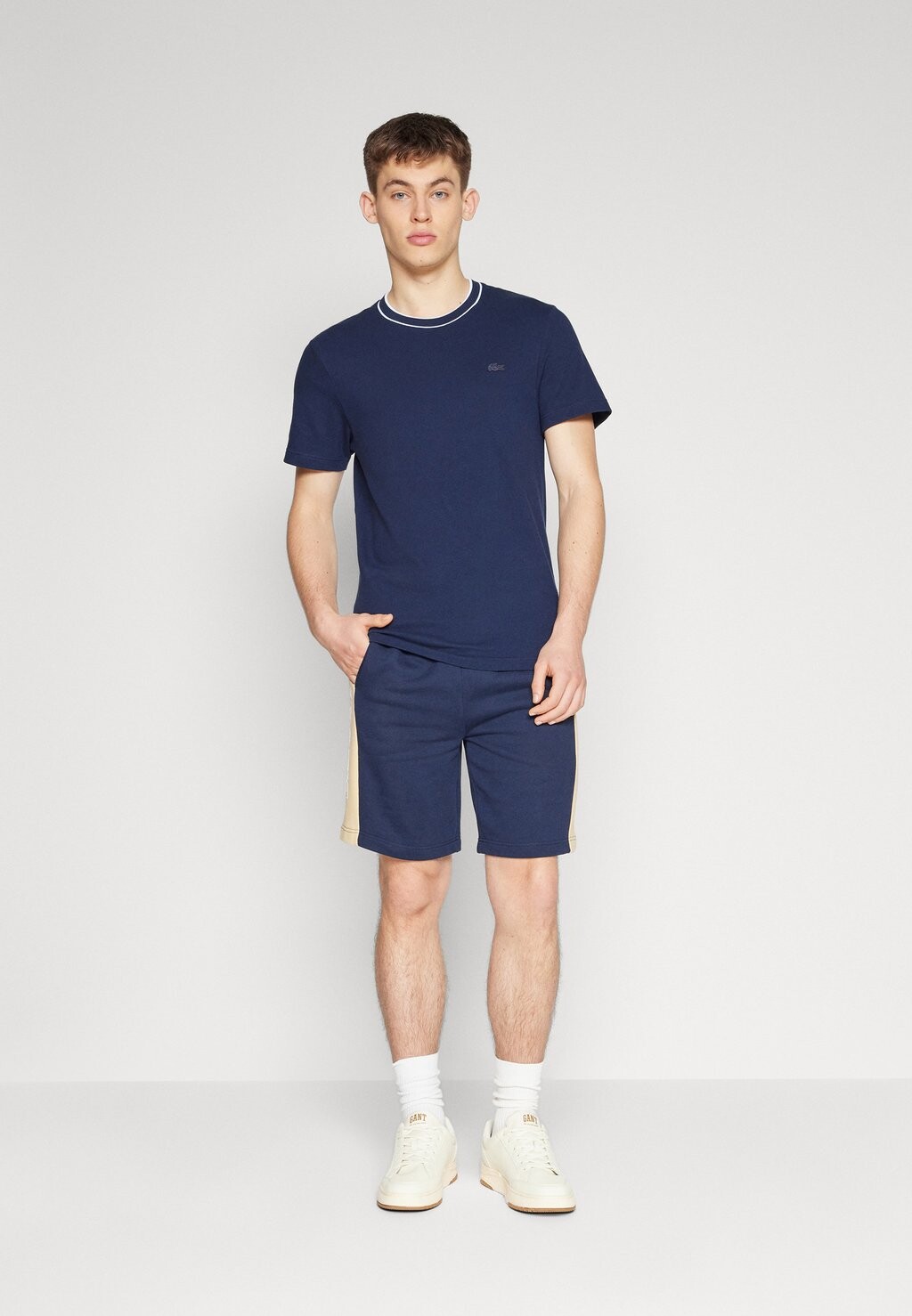 Базовая футболка Essential Lacoste, цвет navy blue — фото 2