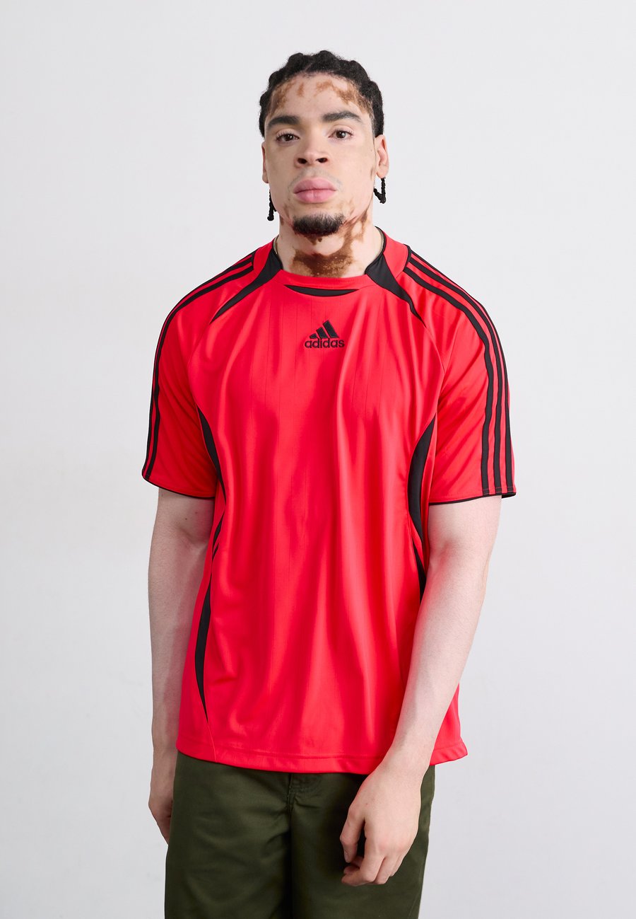 

Футболка Adidas Originals TEAMGEIST TEE, Lucid Red/Black/Red