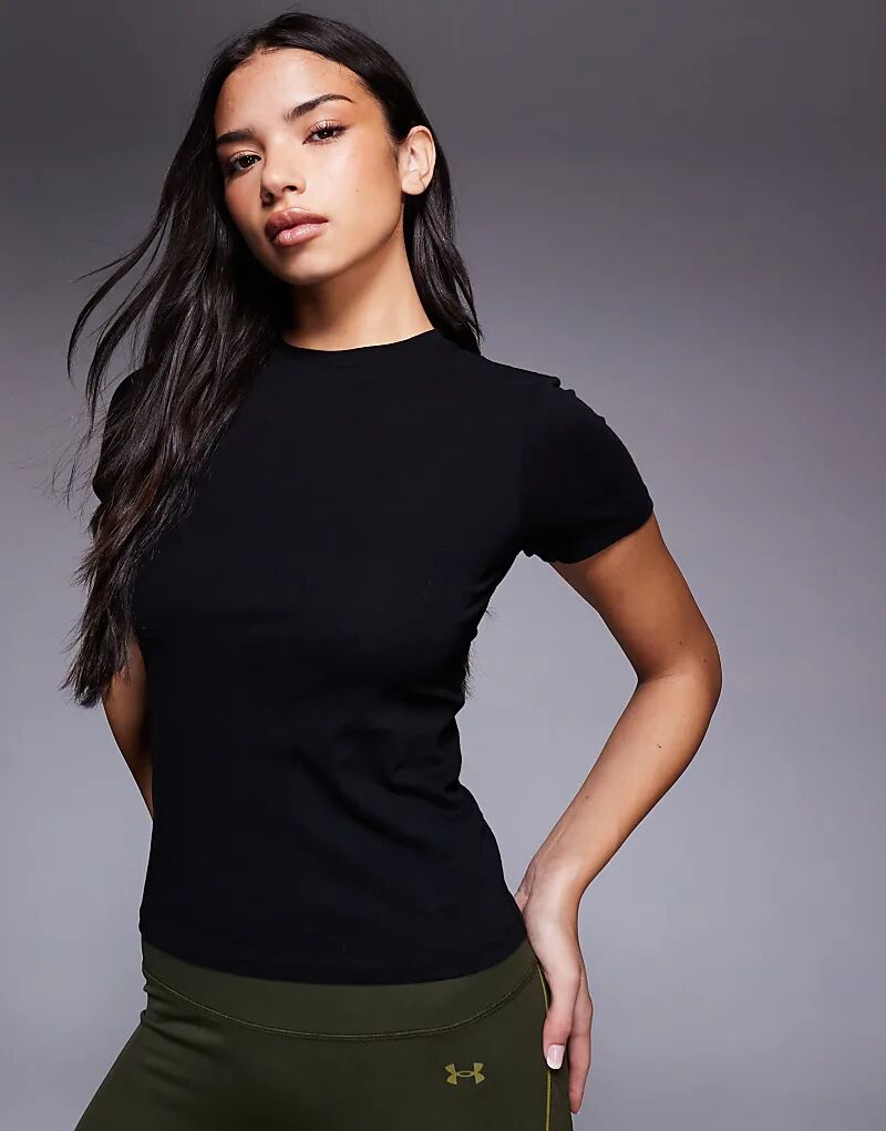 

4505 Приталенная повседневная футболка из хлопка с короткими рукавами и быстросохнущей отделкой черного цвета