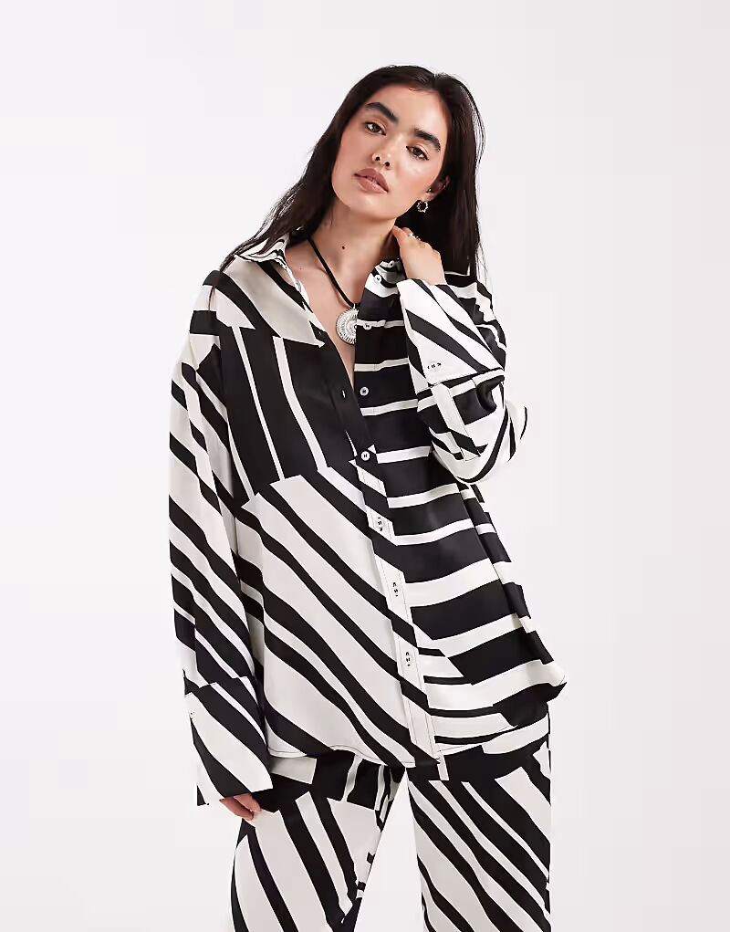 

Атласная рубашка с широкими манжетами, черно-белый принт 4Th & Reckless